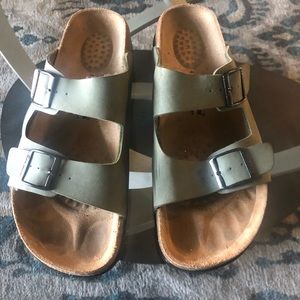 Great pair of Tau Naoi brand sandals!